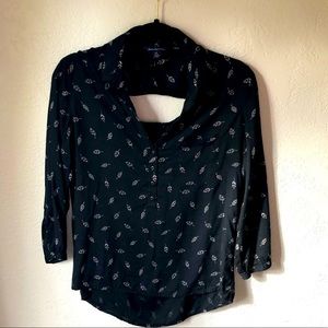 AEO American Eagle Outfitters Women's TOP size small Black w/ Leaf print